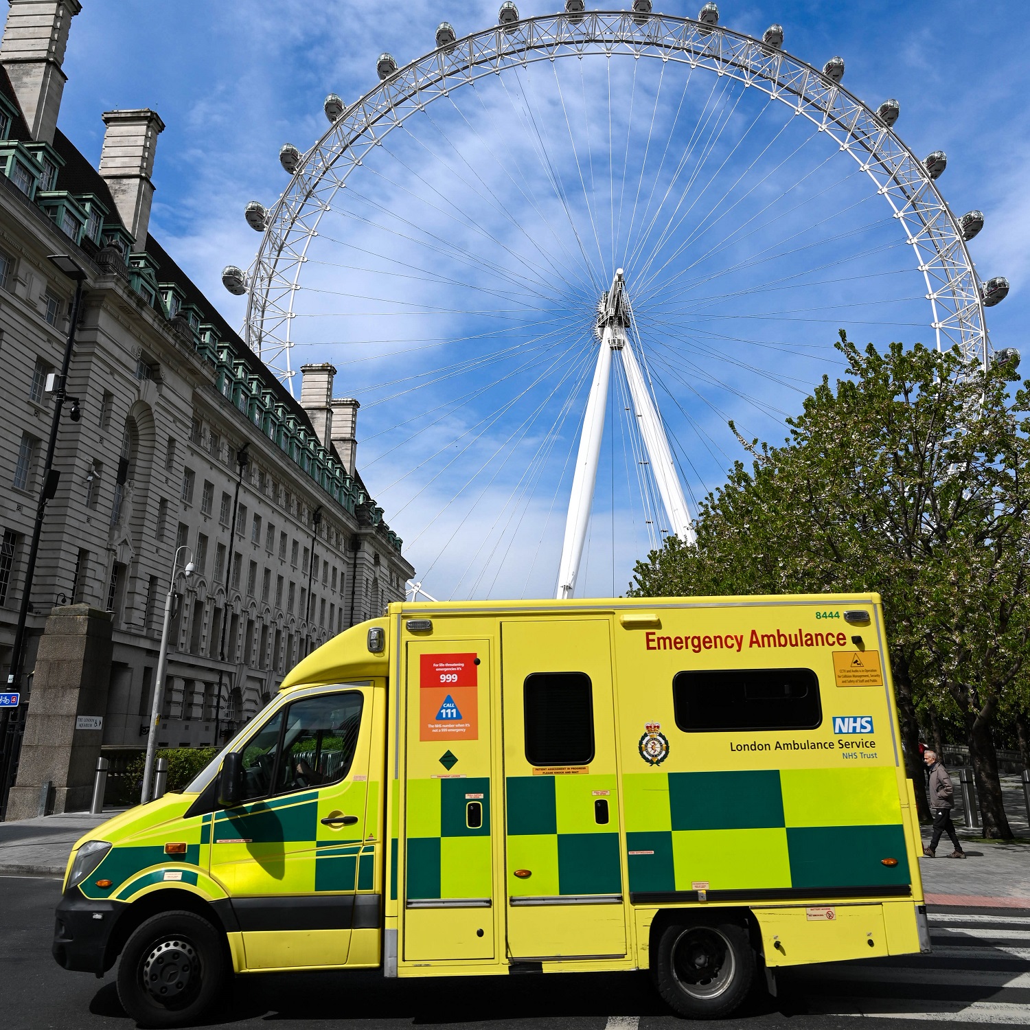 London Ambulance Service urges Londoners to stay safe in heat as it ...